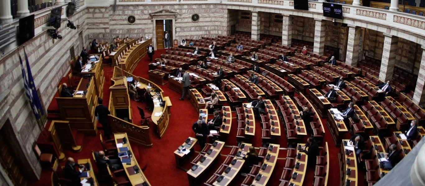 Βουλή: Επίθεση στην κυβέρνηση για το lockdοwn από την αντιπολίτευση